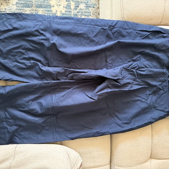 Everlane Barrel Utility High-waisted Baggy Pants in Navy - Picture 6 of 8
